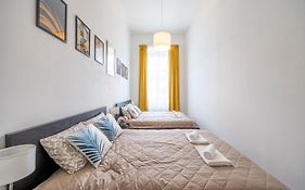 Spacious Cozy Home With 4Bedroom In The Heart Of Bp