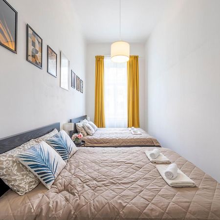Spacious Cozy Home With 4Bedroom In The Heart Of Bp Budapest Esterno foto