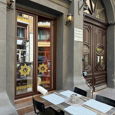Spacious Cozy Home With 4Bedroom In The Heart Of Bp Budapest Esterno foto
