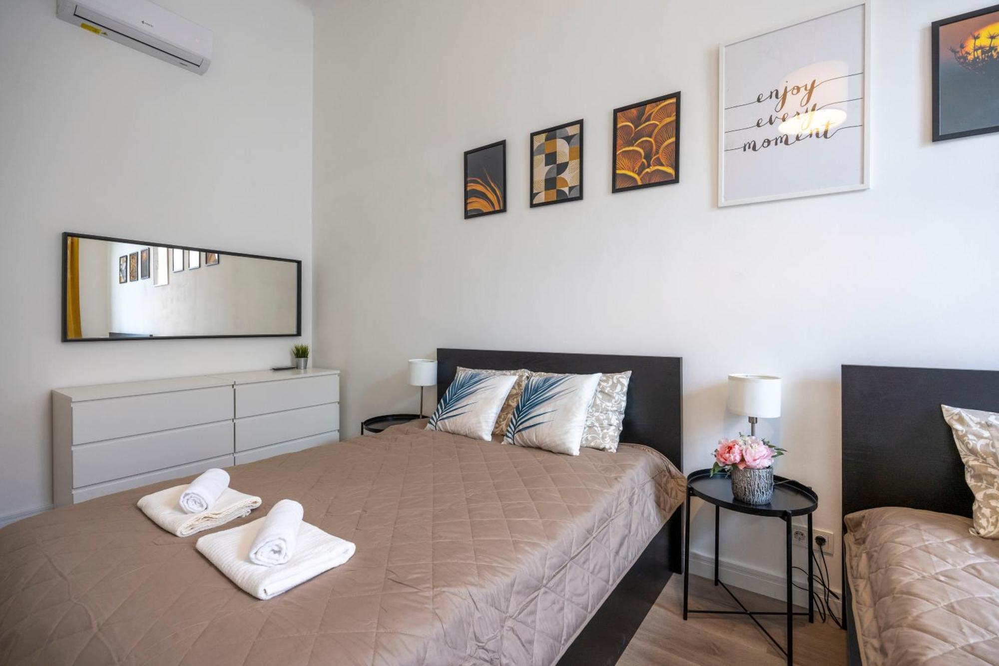 Spacious Cozy Home With 4Bedroom In The Heart Of Bp Budapest Esterno foto