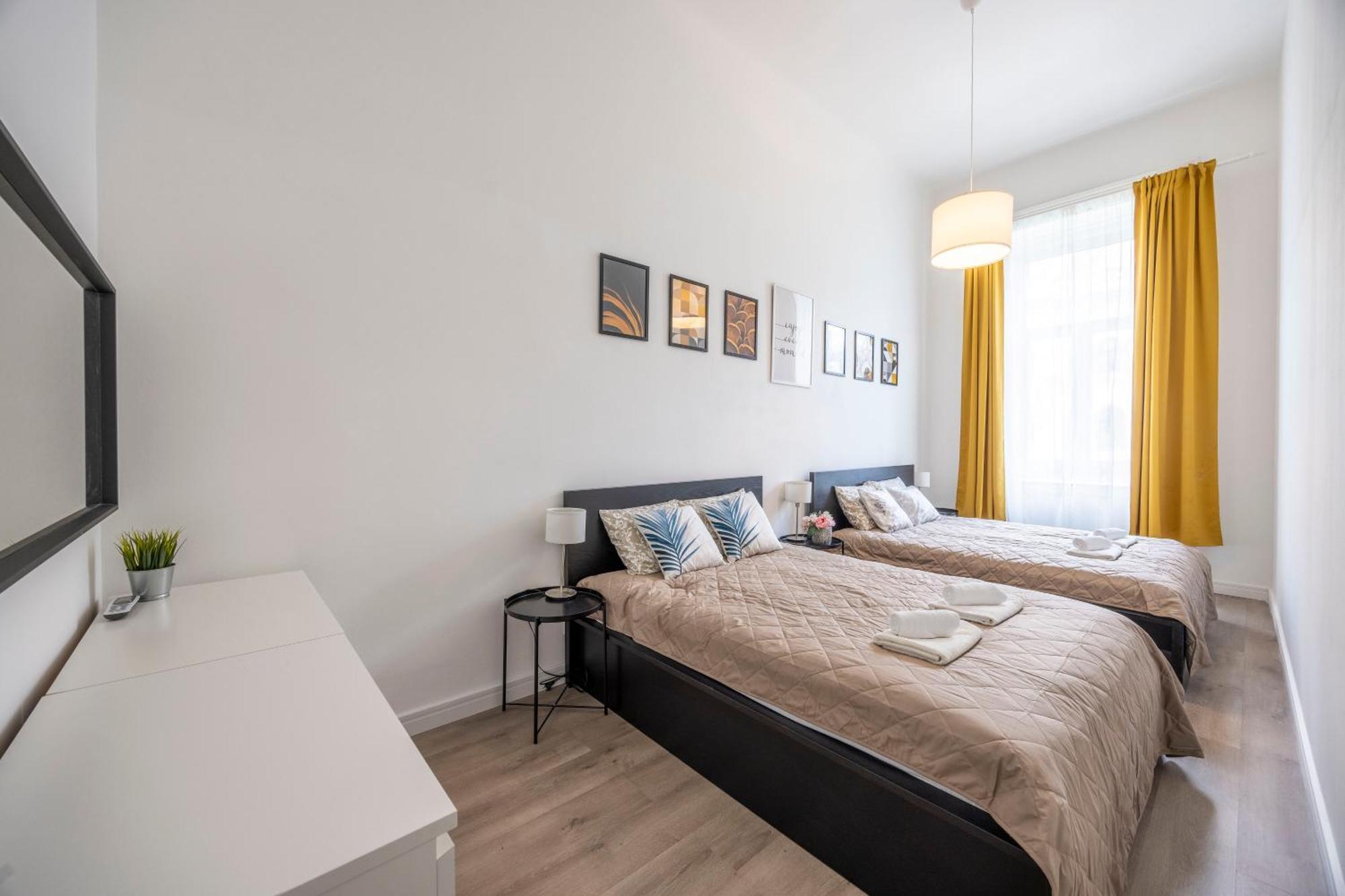 Spacious Cozy Home With 4Bedroom In The Heart Of Bp Budapest Esterno foto