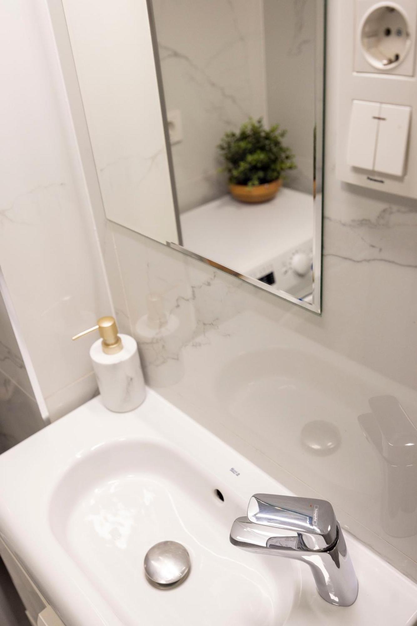 Spacious Cozy Home With 4Bedroom In The Heart Of Bp Budapest Esterno foto