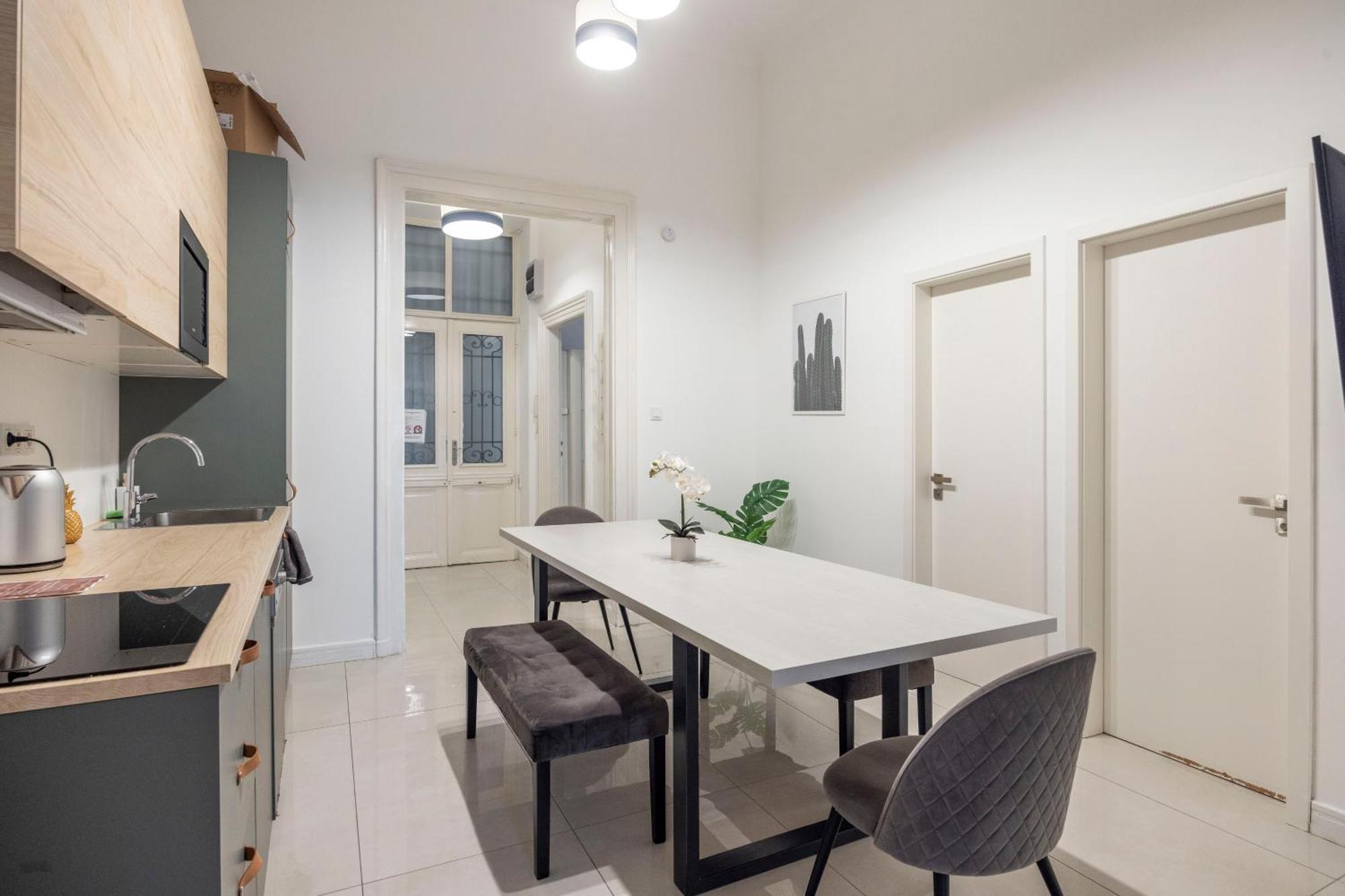 Spacious Cozy Home With 4Bedroom In The Heart Of Bp Budapest Esterno foto
