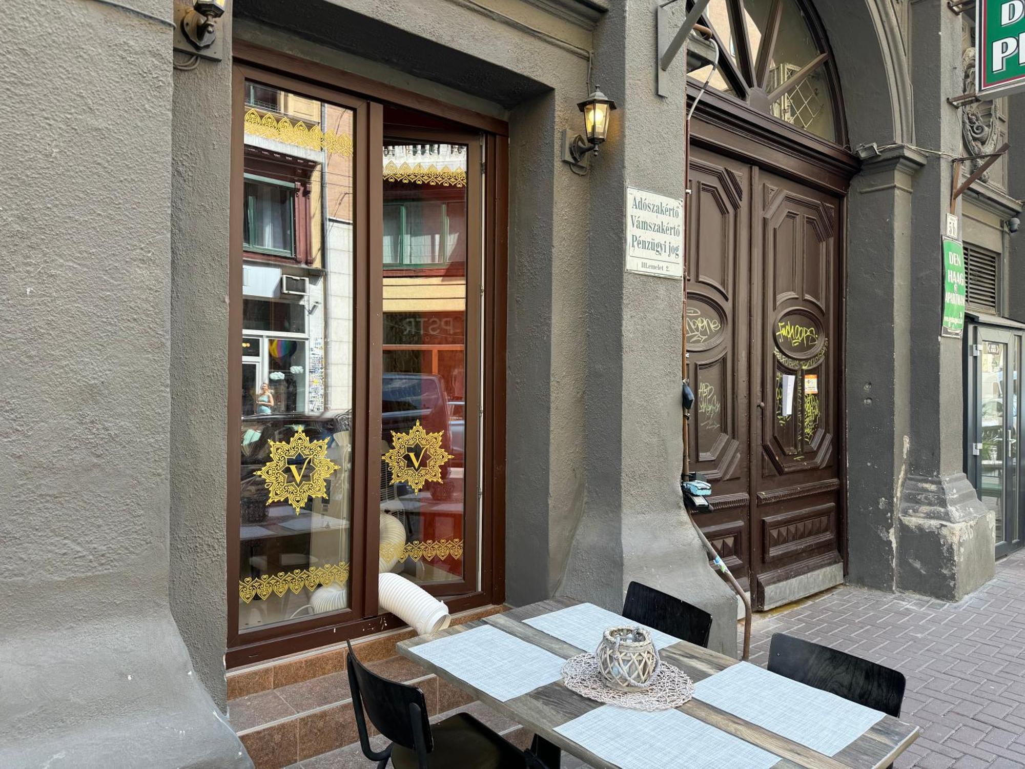 Spacious Cozy Home With 4Bedroom In The Heart Of Bp Budapest Esterno foto